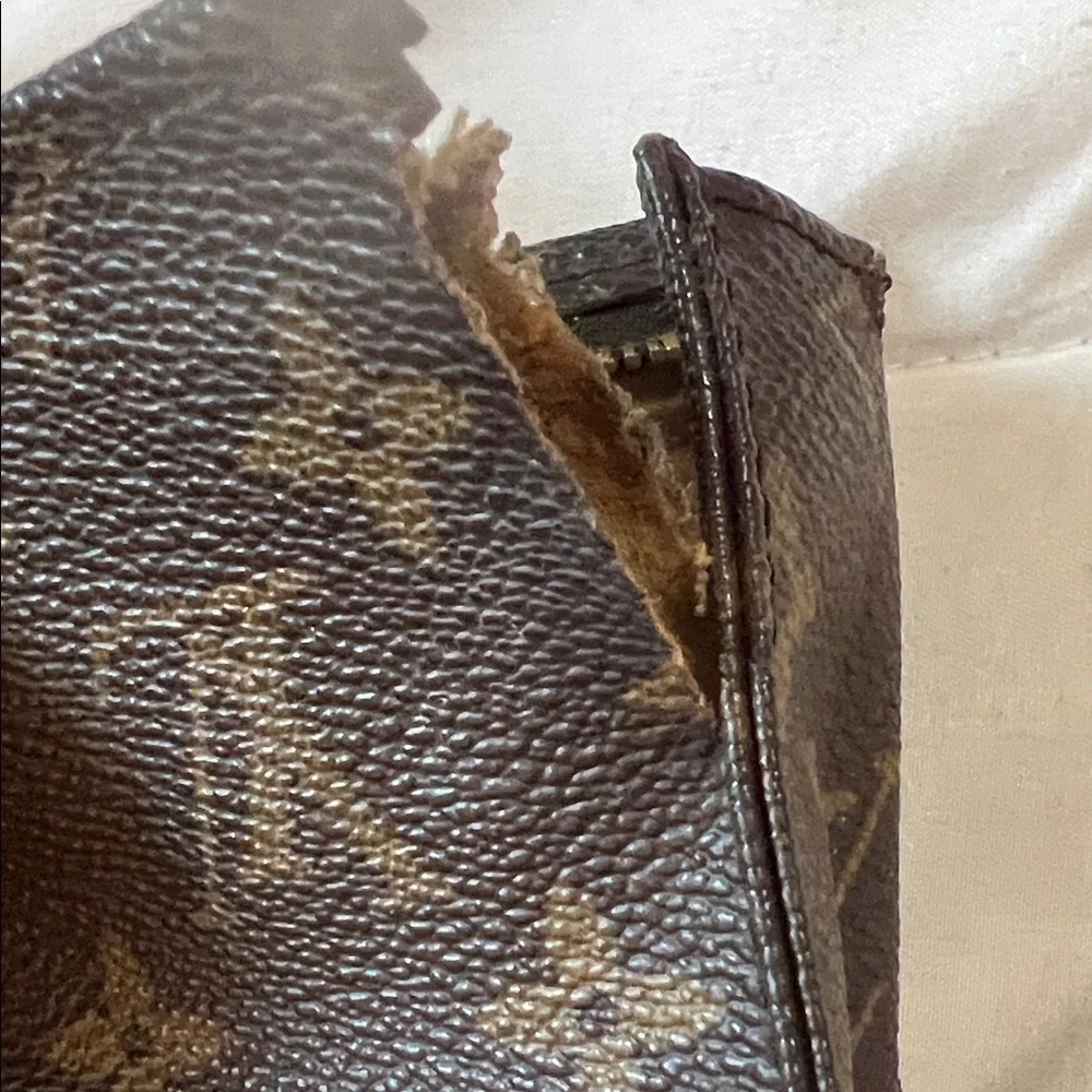 Authentic Louis Vuitton Monogram Canvas Pouch - Picture 5 of 12